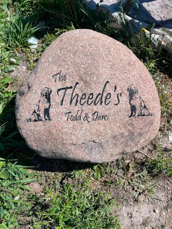 Large engraved rock that has engraved two golden retrievers and says The Theede's, Todd and Darci